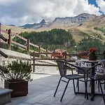 Meuble Furggen Hotel
